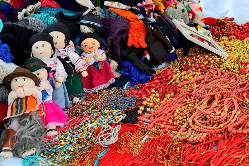 Dolls made of fabric and necklaces at the handicraft market