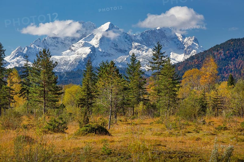 Autumn landscape in the Isar valley with Alpspitze and Zugspitze in the Wetterstein range