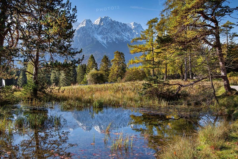 Pond on the Kramerplateauweg with Zugspitze group