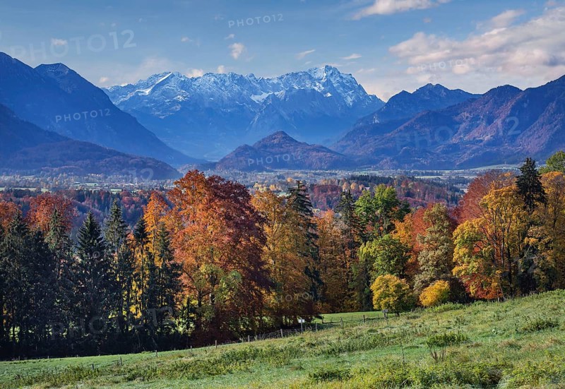 Autumn landscape above the Murnauer moss with Zugspitze group near Hagen