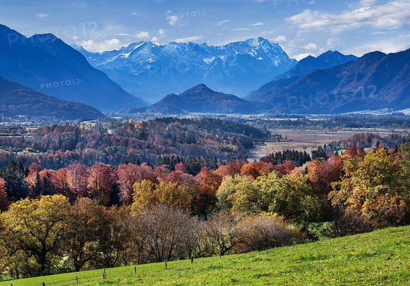 Autumn landscape above the Murnauer moss with Zugspitze group near Hagen