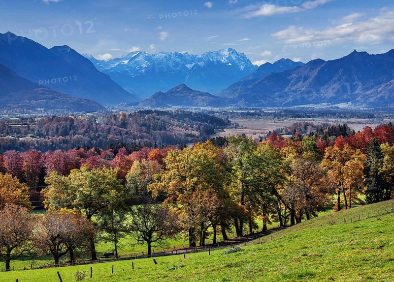 Autumn landscape above the Murnauer moss with Zugspitze group near Hagen