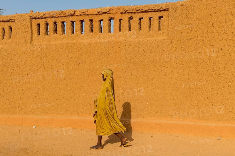 Local girl in the old town of Unesco world heritage sight Agadez