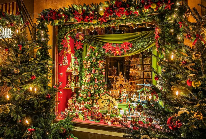 Shop with Christmas decorations in the Herrngasse