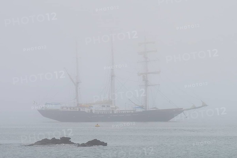 Sailing ship