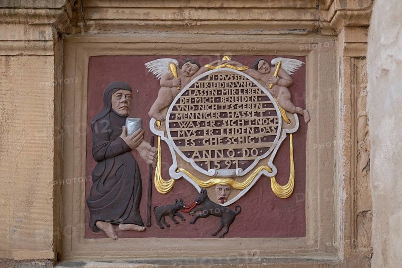 Painted relief on the facade of the Tempelhaus