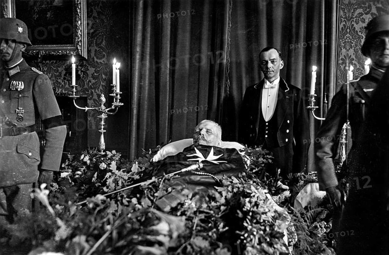 Paul von Hindenburg lying on his coffin