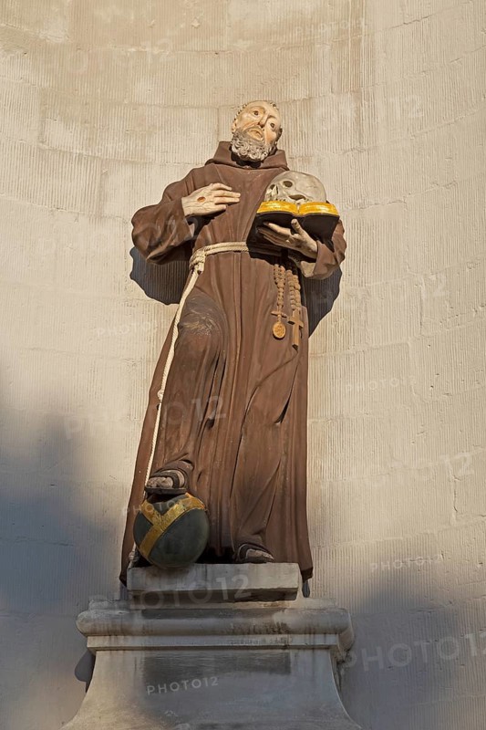 Monk figure with book and skull at the seminary in Hildesheim