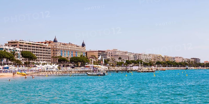 Building on the Promenade de la Croisette