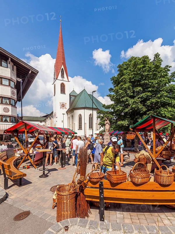 Weekly market on the village square in front of the parish church St. Oswald