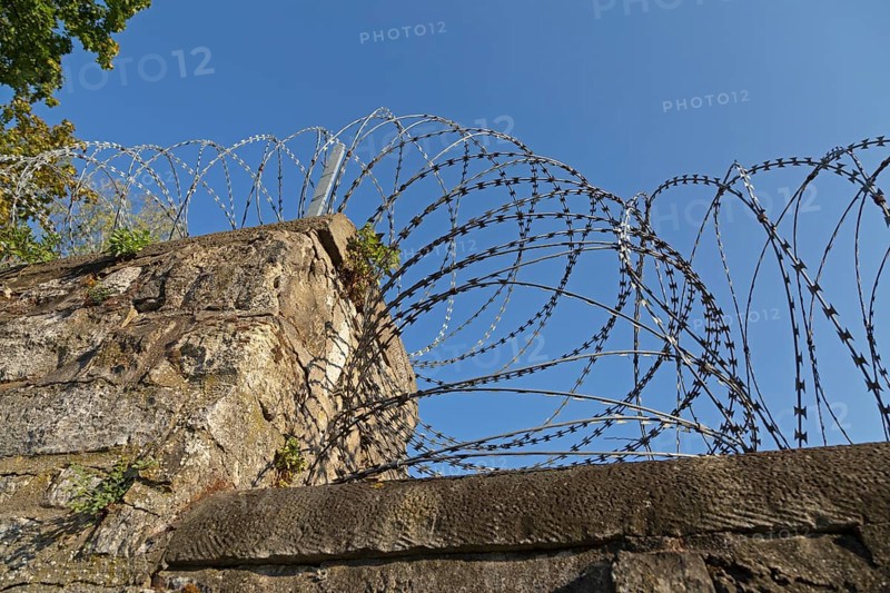 NATO wire for the security of the prison in Hildesheim