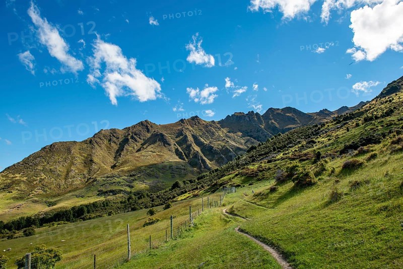 Hiking trail to Isthmus Peak