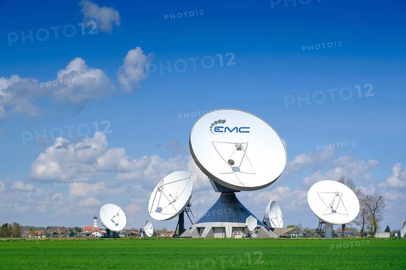 Large parabolic antennas of the Raisting earth station