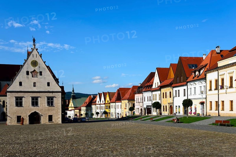 Old town hall with Scharos museum and houses on the market square