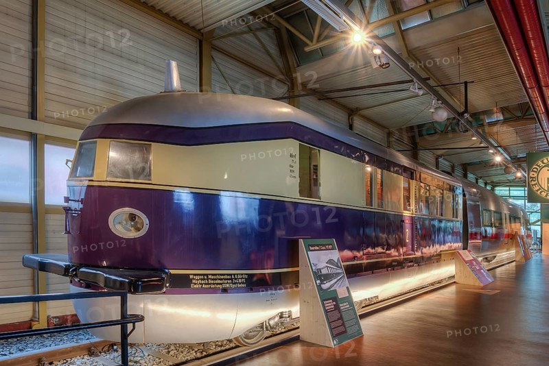 Diesel express railcar DR 877 of the Deutsche Reichsbahn