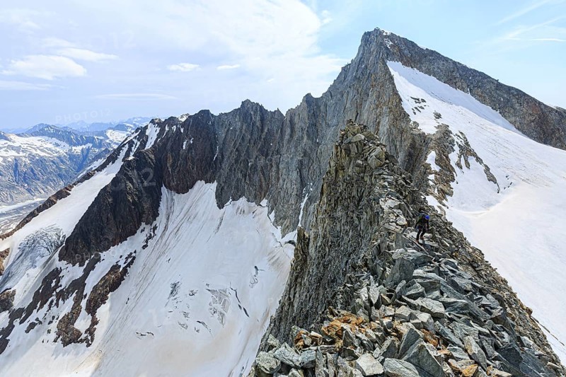 Mountaineers descending from Altmann