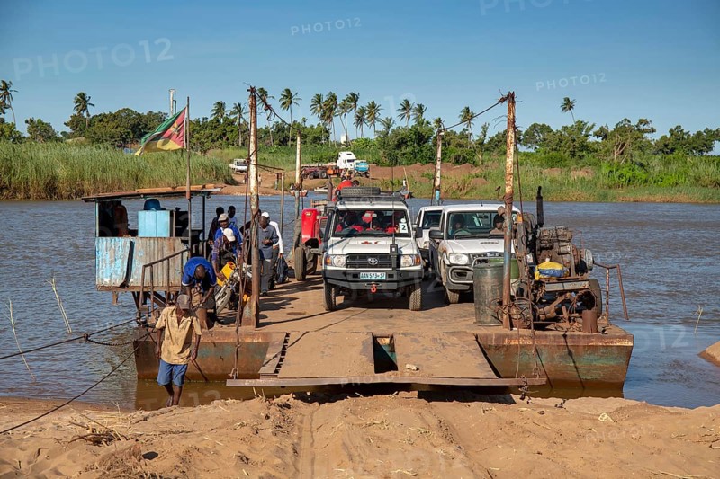 Cable ferry across the Buzi River