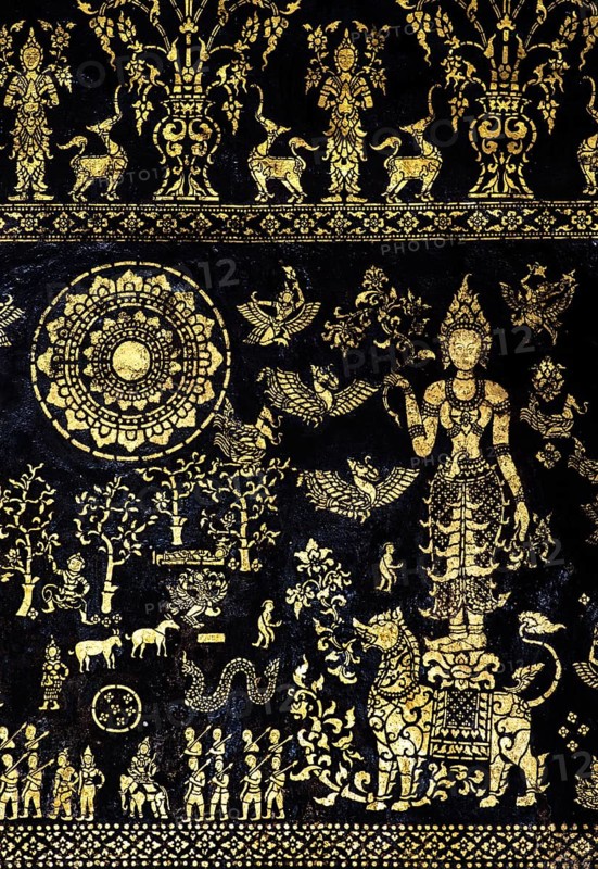 Exterior wall of the Sim prayer hall with gilded images of Apsaras