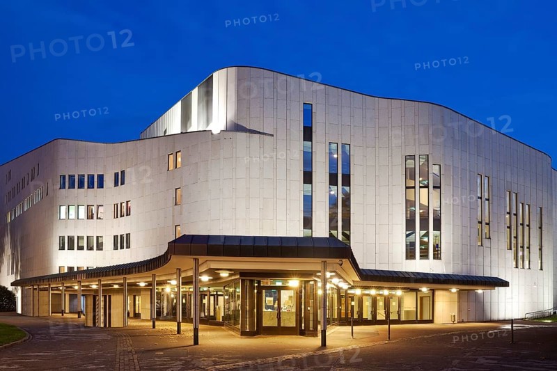 Aalto Theater am Abend