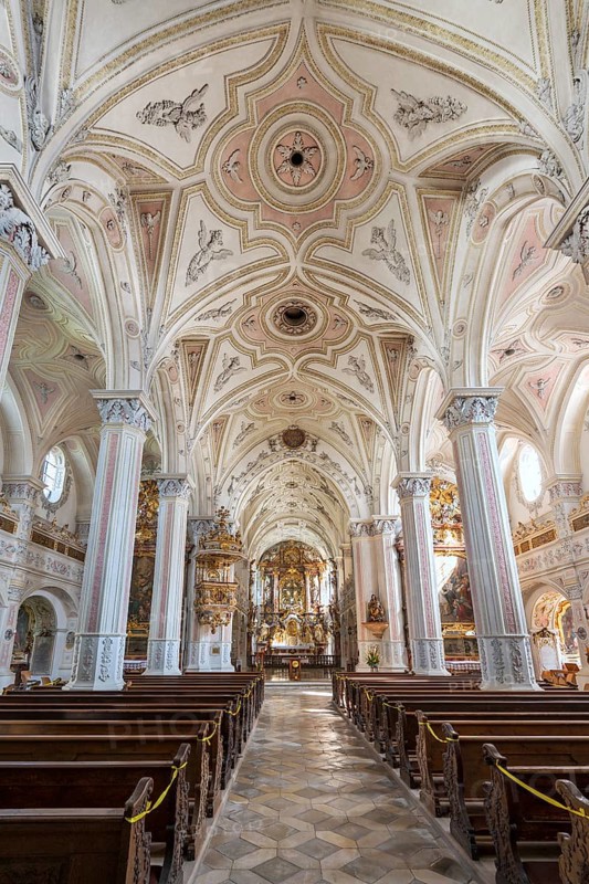 Nave with main altar