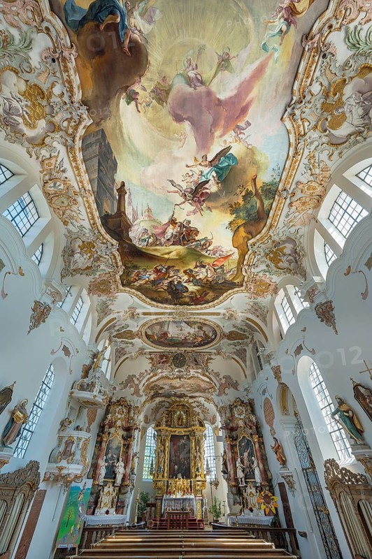 Nave with chancel