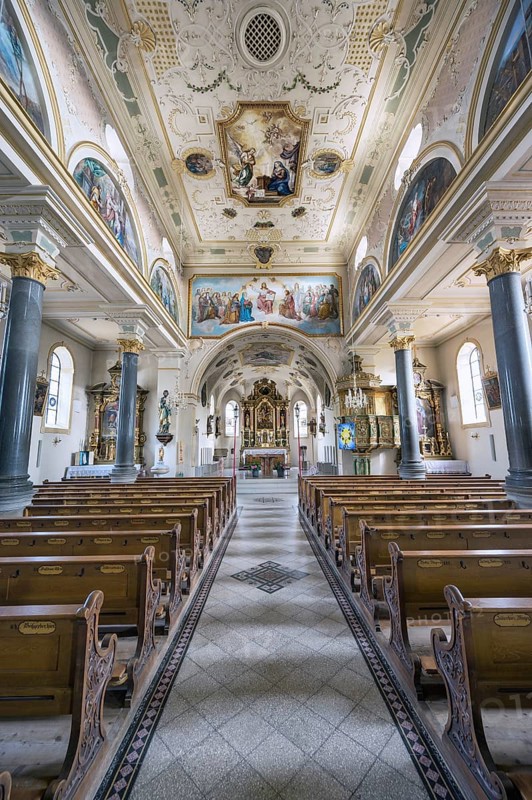 Nave with chancel