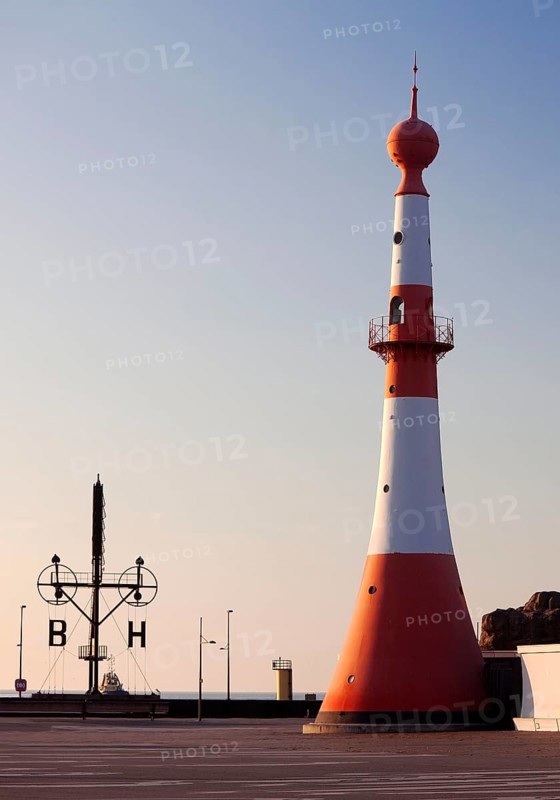 Willy-Brandt-Platz with lighthouse front light and semaphore