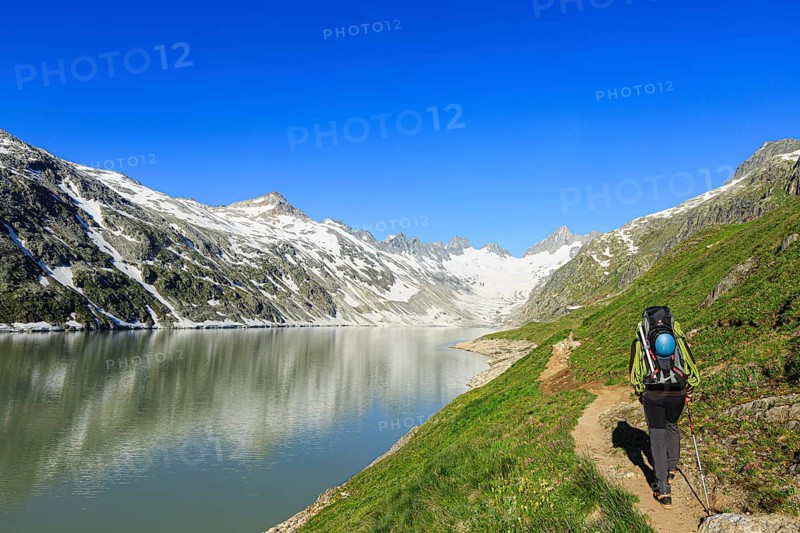 Mountaineer at the Oberaarsee in the direction of Oberaar Glacier