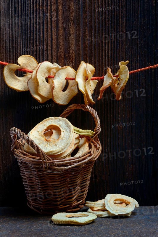 Dried apple slices