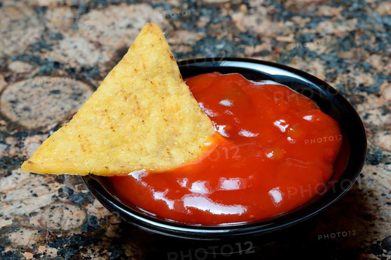 Nachos with tomato dip