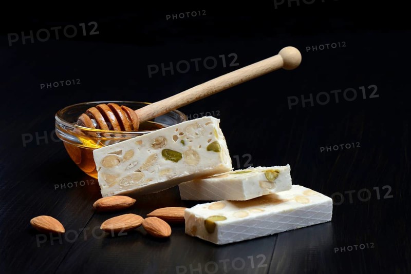 Nougat with almonds and honey