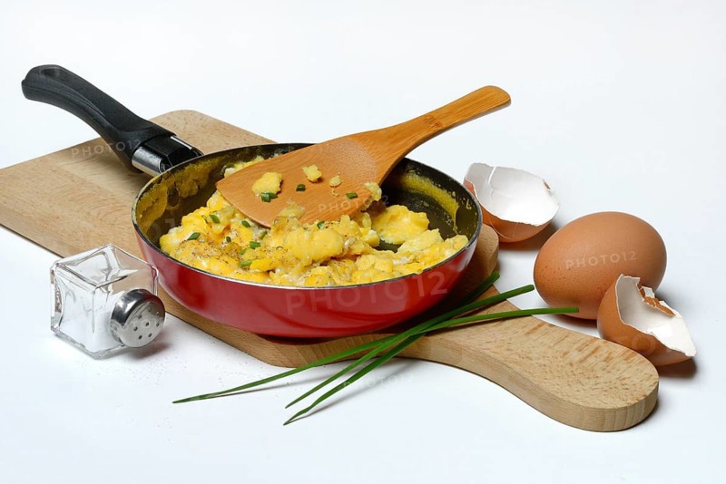 Scrambled eggs in frying pan