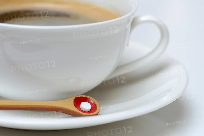 Sweetener tablet and coffee cup