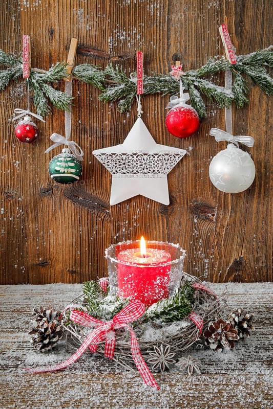 Natural Advent decoration with candle