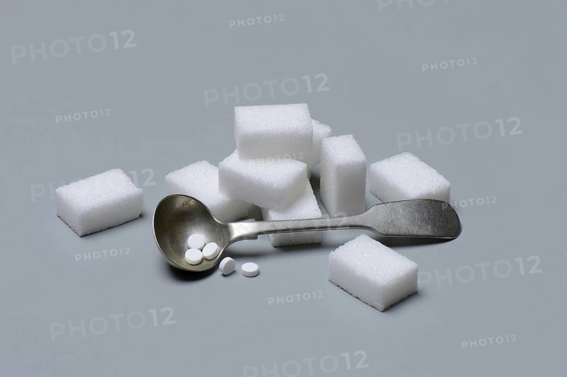 Sweetener tablets and sugar cubes