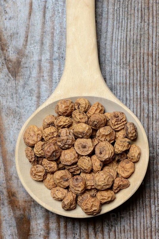 Tigernuts in ladle