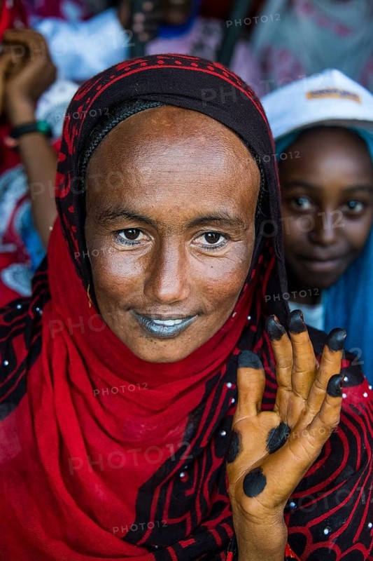 Colourful dressed toubou woman