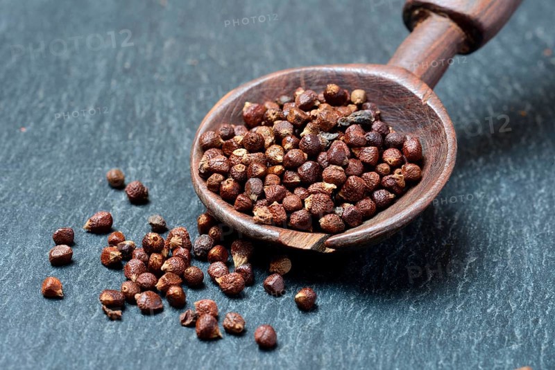 Aframomum melegueta in wooden spoons