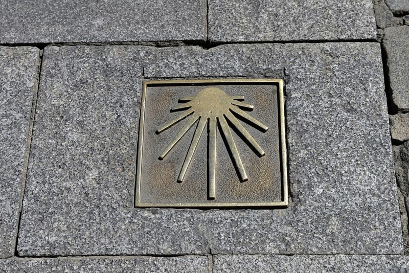 Bronze plaque with signs of the scallop