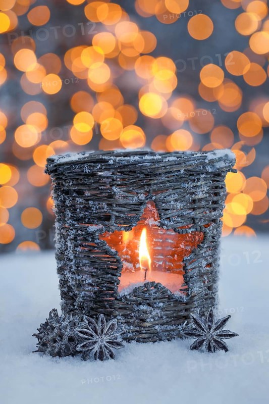 Natural outdoor advent decoration with snow