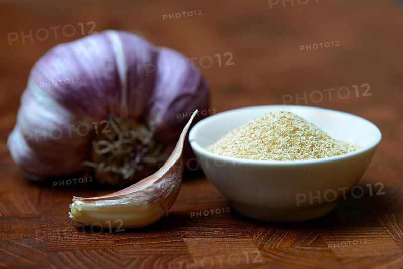Garlic clove and garlic powder in shell