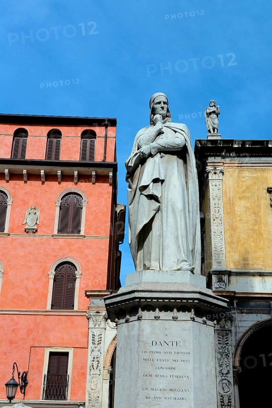 Statue of Dante