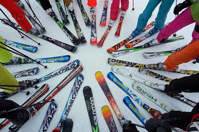 Skiers' ski tips form a circle