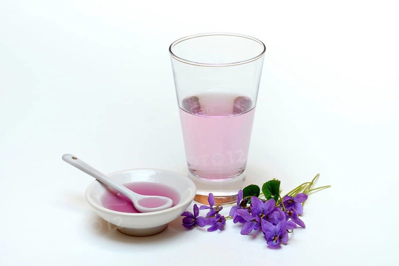 Violet syrup in bowl and glass