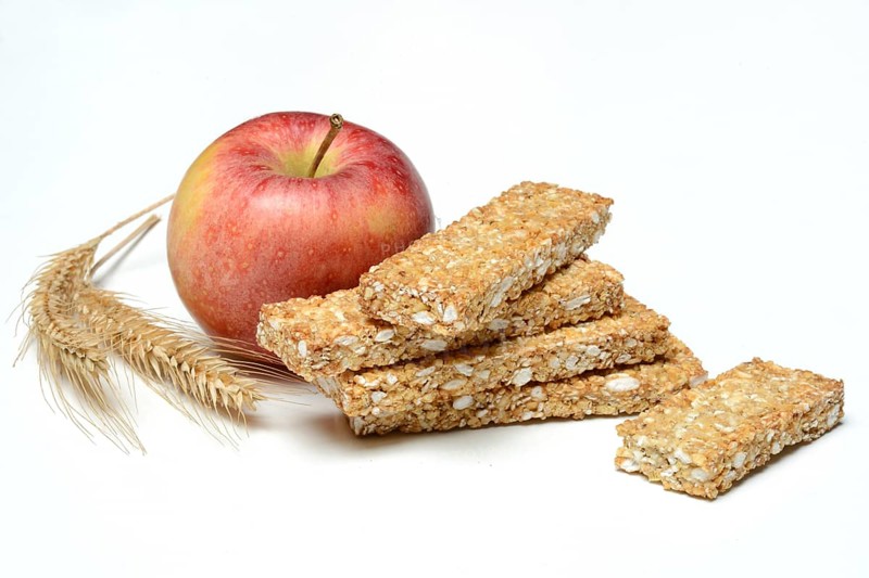 Muesli bars and apple