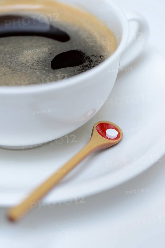 Sweetener tablet and coffee cup