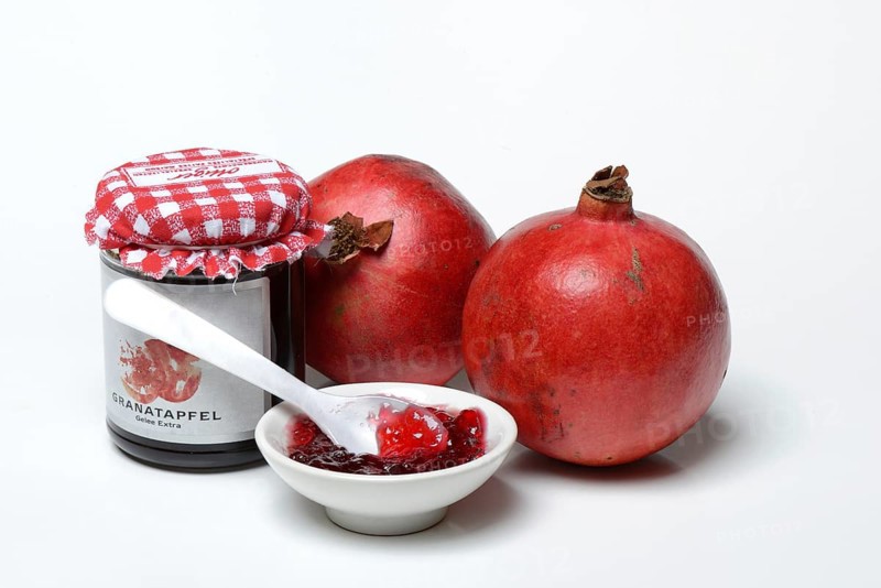 Pomegranate jelly in shell