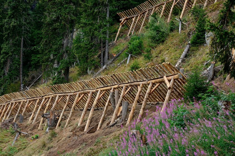 Avalanche barrier