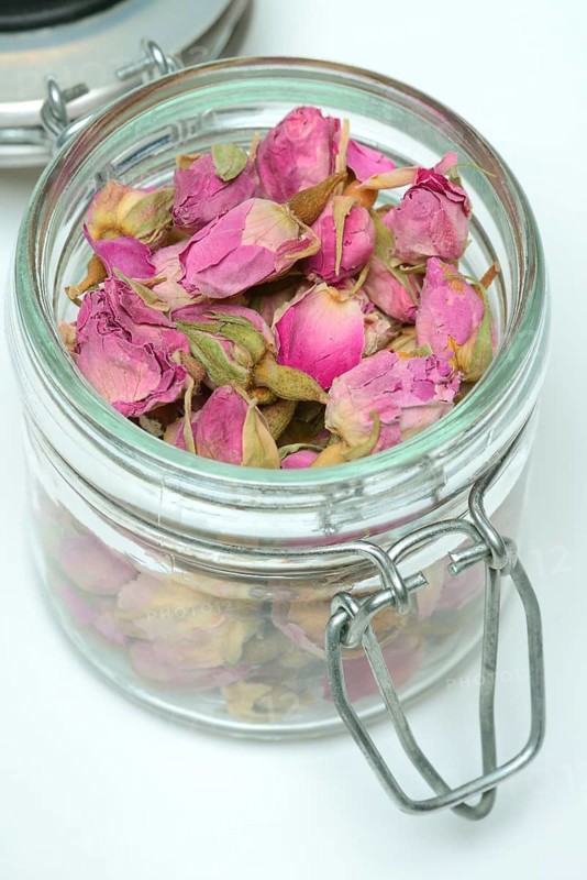 Dried rose buds