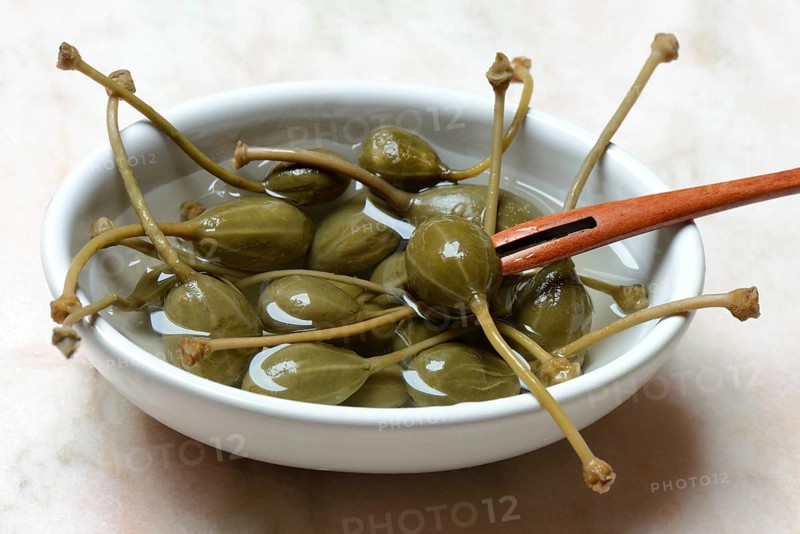 Bowl with caper apples